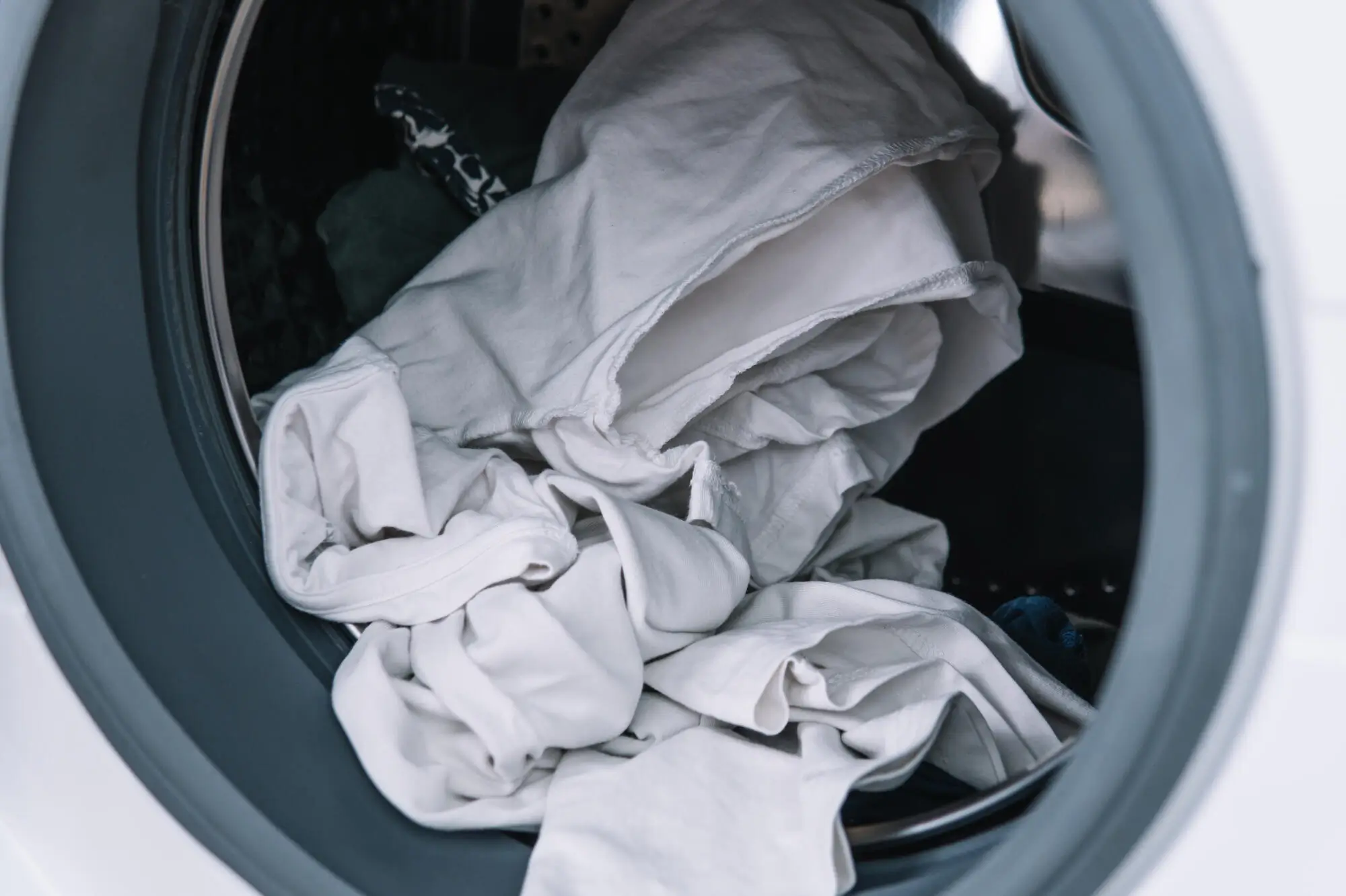 Keep Vacation Rental Linens Fresh: Laundering Tips for Naples, FL Hosts